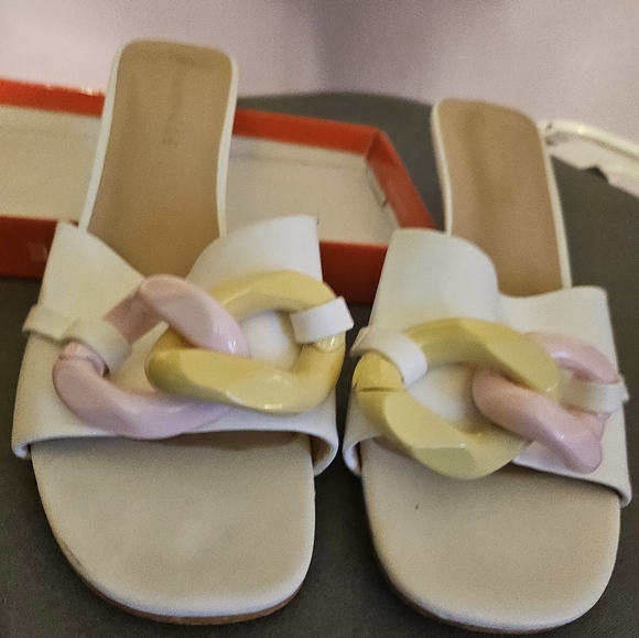 2 Prair of womens shoes worn 1time1 black 1 white like new.Needs new home. - Picture 9 of 11